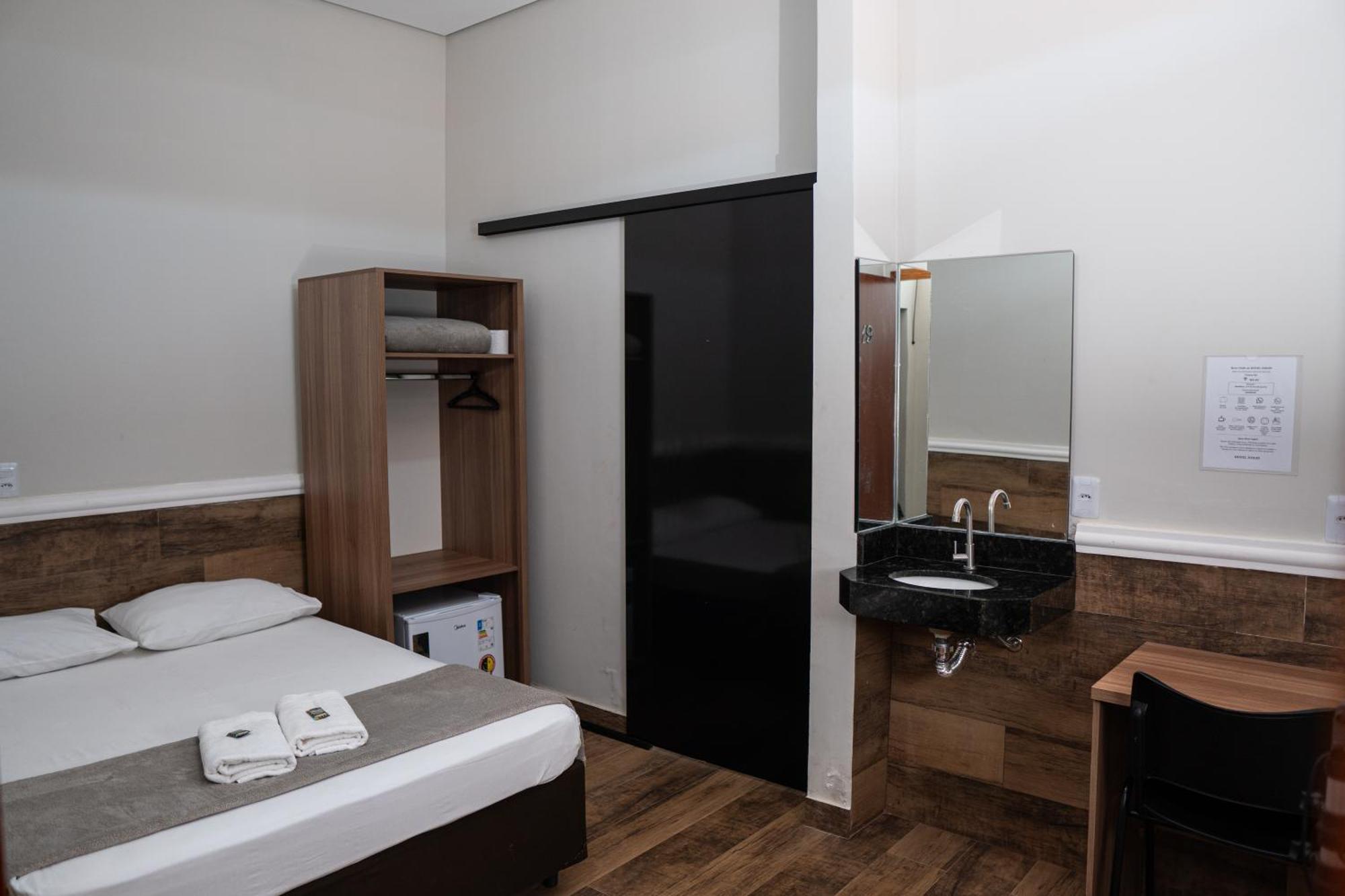 Hotel Nixon Proximo, Rodoviaria, Prefeitura E A Matriz Central Itai  Екстер'єр фото