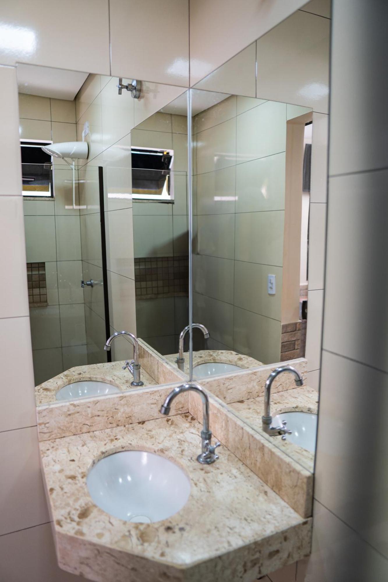 Hotel Nixon Proximo, Rodoviaria, Prefeitura E A Matriz Central Itai  Екстер'єр фото